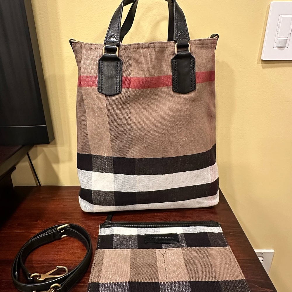 100% Authentic Burberry Tottenham